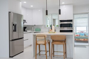 Fridge, microwave, oven, stovetop - The Green House - Fully Renovated 3Bed 2Bath Home with spacious backyard (Pembroke Pines)