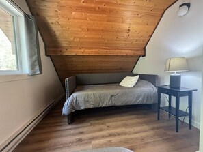 Room - Cozy cabin resort at scenic Seton Lake in Lillooet, BC (Lillooet)