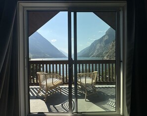 Interior - Cozy cabin resort at scenic Seton Lake in Lillooet, BC (Lillooet)