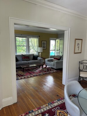 Living area - Cleveland Clinic, 7 minutes from: Rex2 (Cleveland Heights)