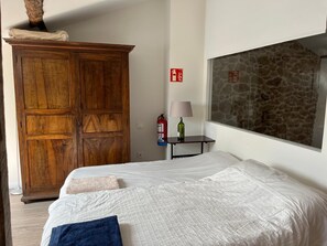 6 makuuhuonetta, silitysrauta/-lauta, Wi-Fi, vuodevaatteet