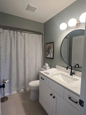 Bathroom - Bright Serene 2 Bedroom Condo (North Fort Myers)