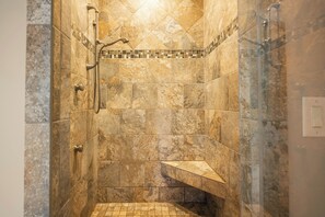 Hair dryer, towels, soap, toilet paper - Pickleball/Golf Simulator/Hot+coldtub/Sauna/Arcade/Outdoor Playset/Gaming system (Fayetteville)