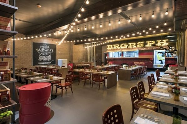 Dining - Relaxing studio sleeps 4 no kitchen resort with AC in superb Punta Cana (Punta Cana)