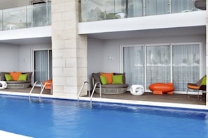 Pool - Relaxing studio sleeps 4 no kitchen resort with AC in superb Punta Cana (Punta Cana)