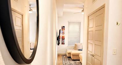Cozy Designer Suite | Gym & Pool | DART Access