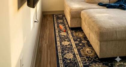 Cozy Designer Suite | Gym & Pool | DART Access