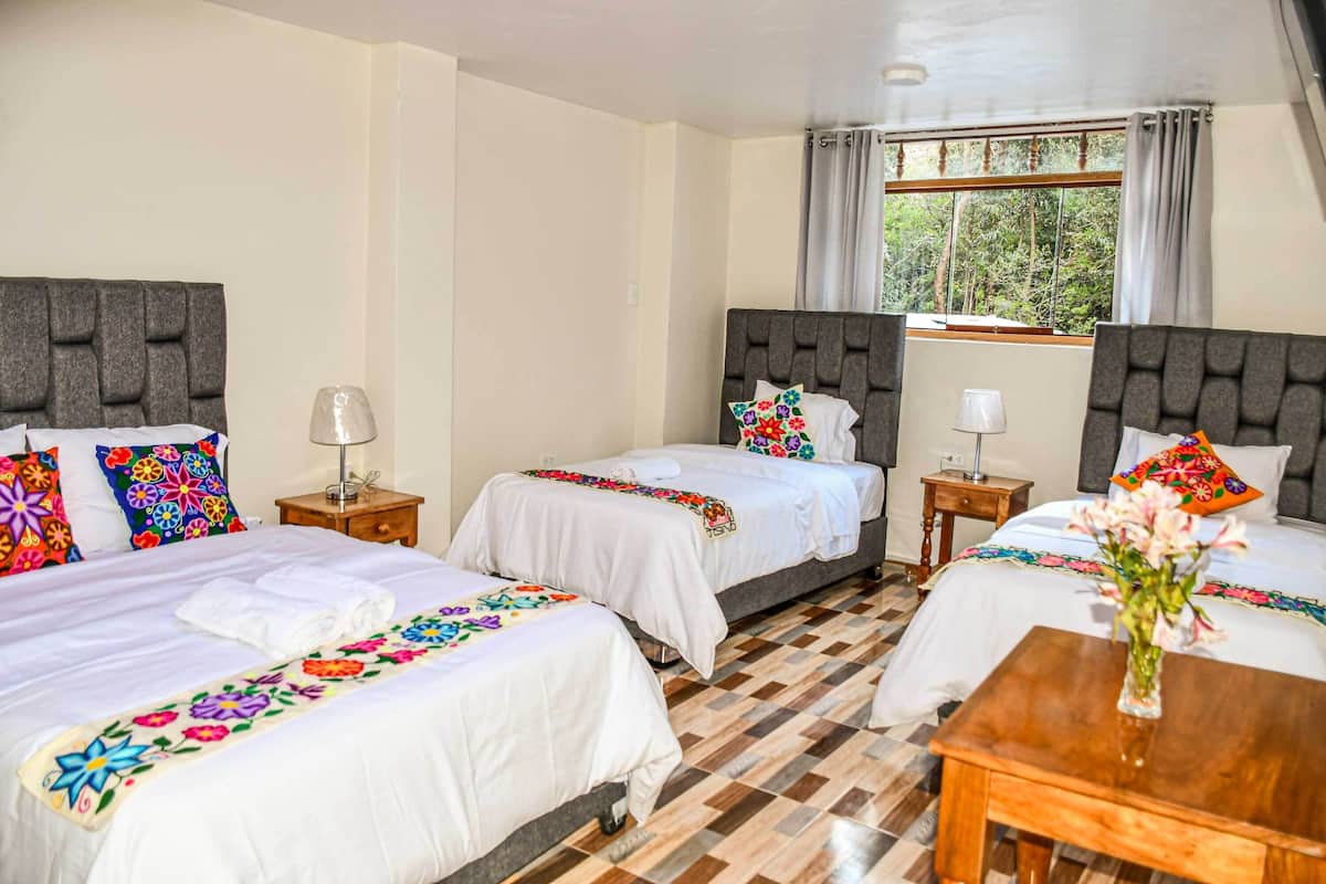 Trippelrum - balkong - utsikt mot bergen