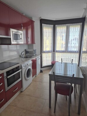 Private kitchen - 3-bedroom apartment with fantastics sea view, Noja, Spain in front of the beach (noja)