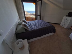Room - 3-bedroom apartment with fantastics sea view, Noja, Spain in front of the beach (noja)