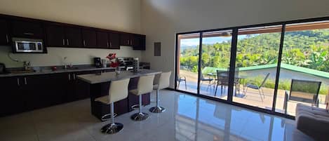 Casa, 3 habitaciones, balcón | Cocina privada