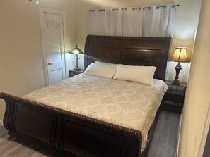 Room - Houston Heights Love Park Cottages - 2BR/1BA (Houston)