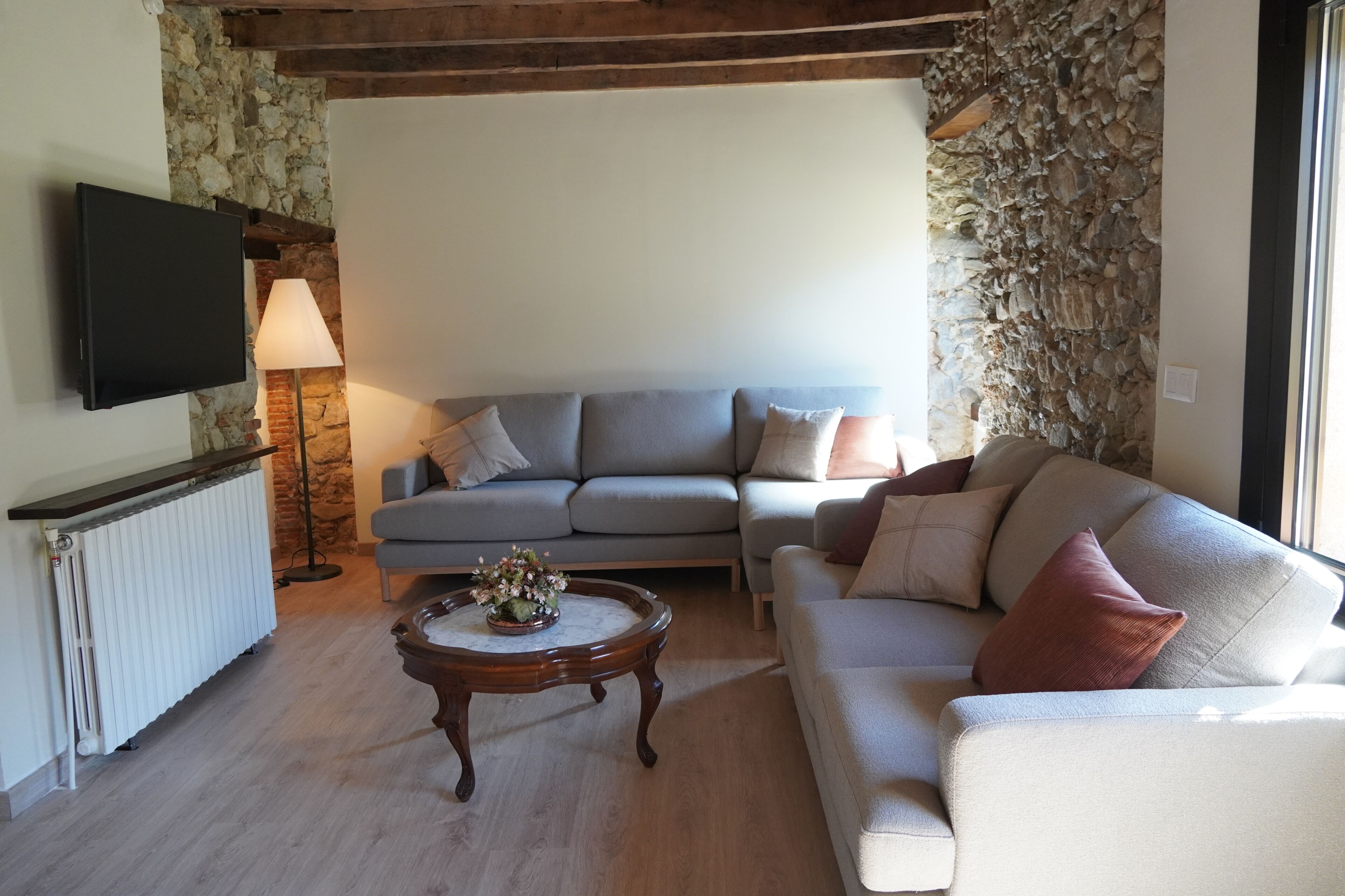 Farmhouse With Swimming Pool In The Landscape Of The Volcanic Zone Of The Garrotxa. - Amer
