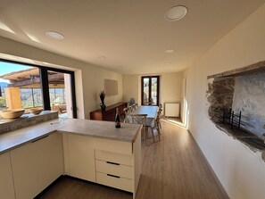 Dining - Farmhouse with swimming pool in the landscape of the Volcanic Zone of the Garrotxa. (Les Planes d'Hostoles)