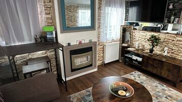 Mobile Home, 3 Bedrooms, Balcony | Living room