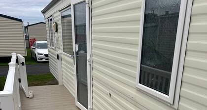 Lovely and Comfy 3-bedroom Mobile Home Retreat in Kirkcolm