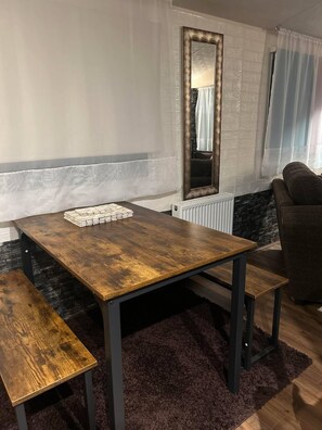 Mobile Unterkunft, 3 Schlafzimmer, Balkon | Speisen