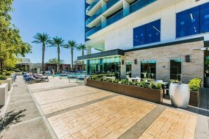 Outdoor dining - Mountain-View Studio w/ BALCONY ACCESS Palms 36305 (Las Vegas)