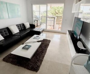 Living area - Spacious family Home, sea view terrace, pool & 2 parking spaces (Benalmádena)