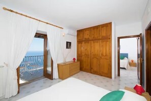 Blackout drapes, iron/ironing board, free WiFi - De Vivo Realty - Villa Savina Positano (Positano)