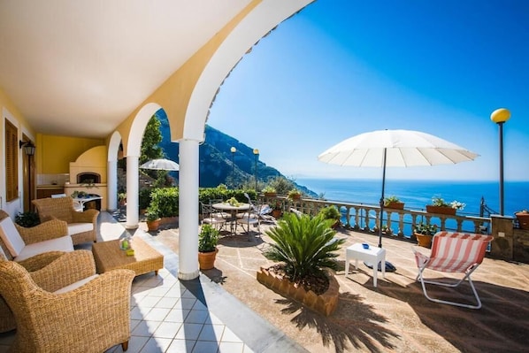 Outdoor dining - De Vivo Realty - Villa Savina Positao (Nocelle)