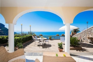 Outdoor dining - De Vivo Realty - Villa Savina Positao (Nocelle)