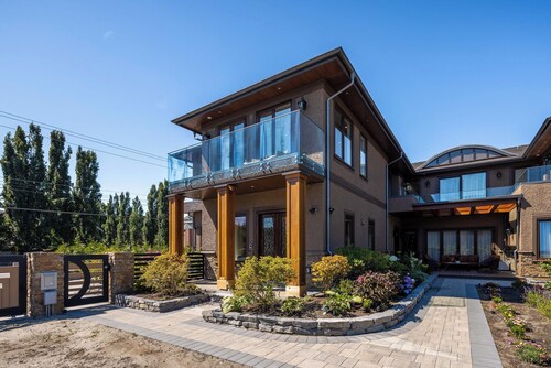 Vancouver Stay- Brand New House Close to YVR Airport