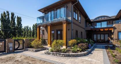 Vancouver Stay- Brand New House Close to YVR Airport