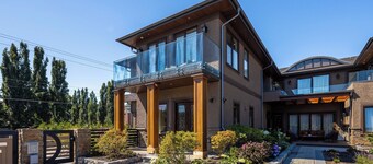 Vancouver Stay- Brand New House Close to YVR Airport
