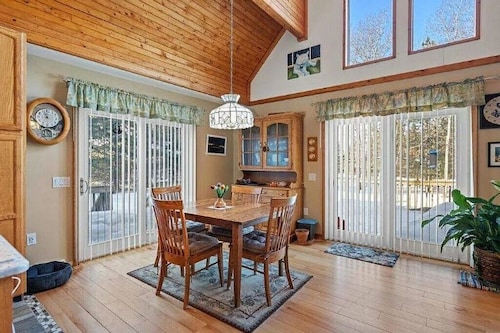 Cozy Harbor Springs Rental - Sleeps 14 - Close to Golf, Trails, Ski & Town