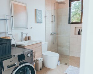 Shower, hair dryer, towels, soap - Private Villa with Pool & Nature (Parrita)