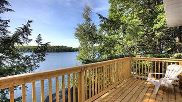 House, 4 Bedrooms, Balcony | Property grounds