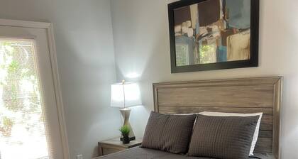 Cozy 2-bedroom apartment with balcony in peaceful Tallahassee