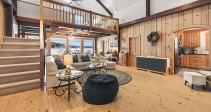 Lakeside House | Fire Pit + Direct Lake Access