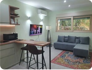 Interior - Charming apartment in soothing Kotor with refreshing AC (Kotor)