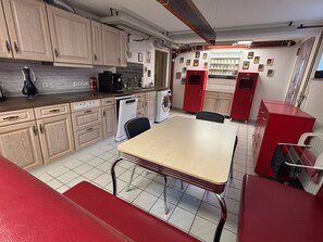 Habitación doble, baño privado, en el área del jardín | Instalaciones de cocina compartida