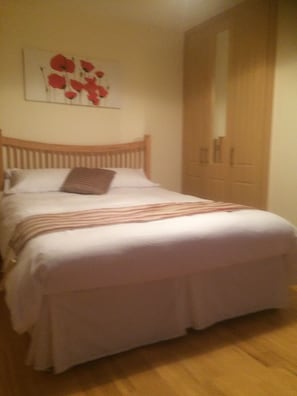 Room - Beautiful house only 10 minute walk to Dingle town and all its amenities. (Dingle)