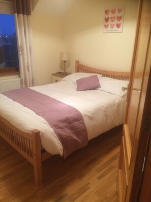 4 chambres, fer et planche à repasser, Wi-Fi, draps fournis