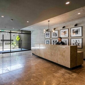 Lobby -  Miraflores 1BR Apartment | Rooftop Pool, WiFi, Co-Work & City Views (Miraflores)