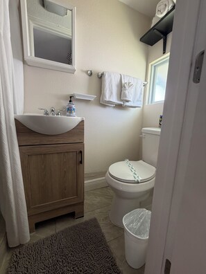 Hair dryer, towels, soap, toilet paper - Perfect Family Stay 3BR Home with Room for Everyone (Kissimmee)
