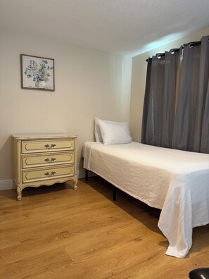 3 quartos, ferros/tábuas de passar roupa, Wi-Fi, roupa de cama