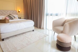 Iron/ironing board, Internet, bed sheets - Cozy 1-bedroom apartment with AC in pleasant Accra (Accra)