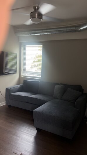Unclassified image, 3 of 8, button -     Bright & Modern One-Bedroom in Prime Downtown Location (Atlanta)