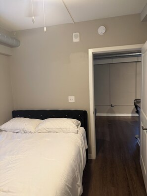 Unclassified image, 4 of 8, button -     Bright & Modern One-Bedroom in Prime Downtown Location (Atlanta)
