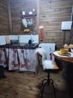 Private kitchen - Quemeninho Treehouse - an Atlantic Forest refuge in the heart of PETAR (Apiaí)
