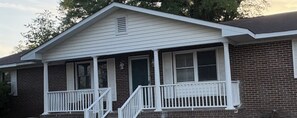 Exterior detail - Spacious 4-bedroom house in peaceful Martinez near Masters Tournament (Martinez)