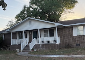 Exterior - Spacious 4-bedroom house in peaceful Martinez near Masters Tournament (Martinez)