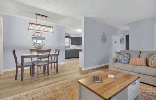 Cozy home near Indiana University Bloomington Indiana w/great view, clean, comfy