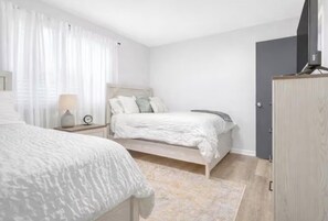 2 bedrooms, iron/ironing board, WiFi, bed sheets - Cozy home near Indiana University Bloomington Indiana w/great view, clean, comfy (Bloomington)