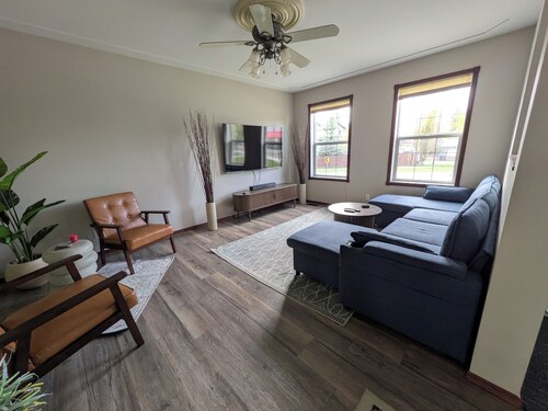 Pine Barrens Lake Retreat Next to Beach w/ Hot Tub